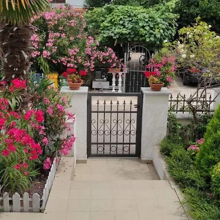 Eli 아파트 로비니