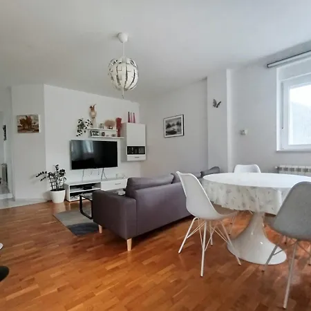 Apartament Eli *